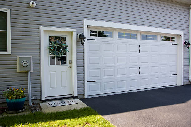 24/7 Emergency Garage Door Panel Replacement experts in White County County, IL